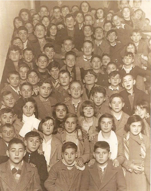 Alumnos de un colegio público de Medina del Campo. H.1932