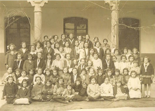 Foto de fin de curso. Colegio de Jesuitas en el antiguo palacio de Falces. Honorio Román, h. 1924