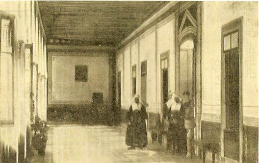 Galería de la escuela de niuñas en el Hospital de Simón Ruiz. 1925