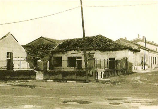 Viejas casas molineras en la Plaza del Carmen, esquina con la calle de angustias. 1970