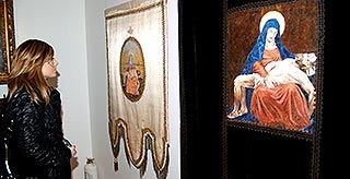 Dos estandartes procesionales del siglo XVIII de la Archicofradía de Nuestra Señora de las Angustias son las piezas destacadas de marzo del Museo de las Ferias de Medina del Campo (Valladolid). 