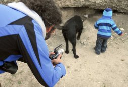 El director Marcos Borregn rueda uno de los cortos del Maratn Medina Plat de Cine./ FOTOS FRAN JIMNEZ 