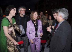 La directora Marina Serecesquy y la actriz Esperanza Elipe charlan con Emiliano Allende (derecha)./ FOTOS FRAN JIMNEZ 