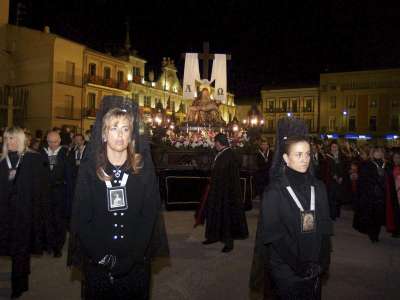 Miles de personas han acudido hoy a la procesión del Viernes de Dolores en honor a la Virgen de las Angustias, patrona de Medina del Campo, en el primer acto de la Semana Santa de esta localidad, cuyas procesiones están declaradas como Fiesta de Interés Nacional.