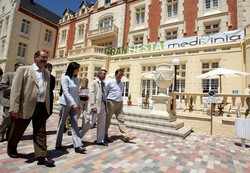 Rubén Cacho / ICAL  La consejera de Agricultura y Ganadería, Silvia Clemente, clausura la Feria de la DO Rueda Medivinia 09. Junto a ella, el alcalde de Medina del Campo (Valladolid), Crescencio Martín