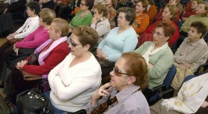 Asistentes a una conferencia, en una pasada edición de la Semana de la Igualdad. :: FRAN JIMÉNEZ