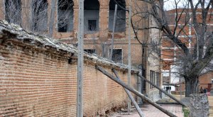 Estado de deterioro del edificio del antiguo hospital de Simón Ruiz. :: FRAN JIMÉNEZ