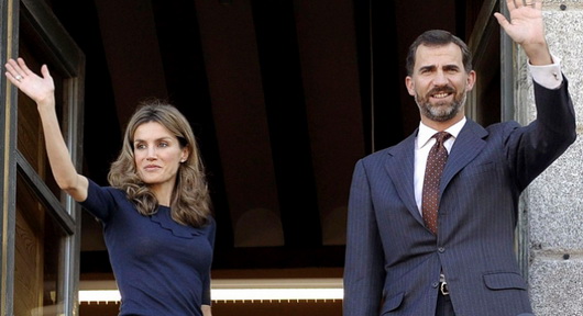 Caluroso recibimiento a los Príncipes de Asturias en Medina del Campo | Foto: EFE