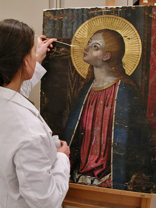 Virgen de la Anunciación (Copias del cuadro de la Anunciación de la Basílica de la Annunziata de Florencia) en proceso de restauración