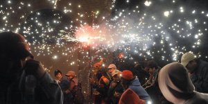 El fuego también ha puesto la nota de color durante estos días en Medina. :: FRAN JIMÉNEZ