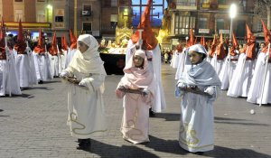 Medina del Campo. Las Tres Gracias desfilan en la Procesión General del Santo Entierro. :: FRAN JIMÉNEZ