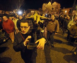 La procesión, poco antes de empezar a llover. :: F. JIMÉNEZ 