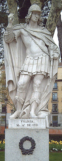 Estatua de Wamba de una serie de monarcas españoles de la plaza de Oriente