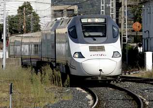 El S-730 entrando en la estación de Ourense-Empalme.