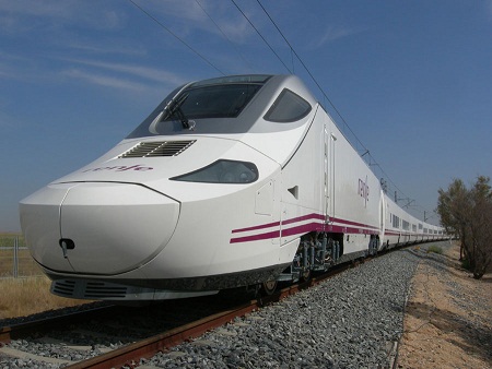 El Gobierno aprobó en agosto el proyecto de la nueva estación en la localidad vallisoletana, pero la línea hasta Salamanca permanece estancada