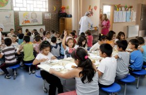 Comedor escolar del colegio público Miguel de Cernvantes, en Arca Real, Valladolid. :: ANTONIO QUINTERO