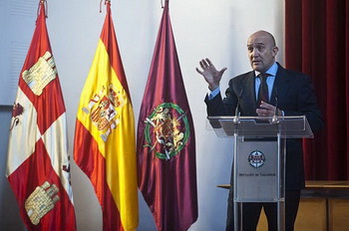 El presidente de la Diputación durante su intervención, Jesús Julio Carnero.