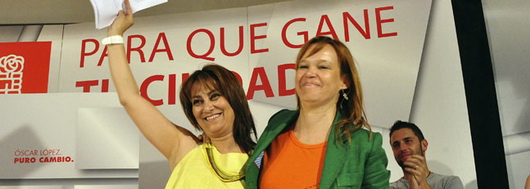 Teresa López junto a la ministra de Sanidad, Leire Pajín, en un mitin celebrado en Medina del Campo durante la pasada campaña electoral / F. Jiménez