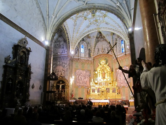 La tarde fue dedicada a realizar diversas visitas al patrimonio de Medina del Campo, como el Palacio de Dueñas, la Iglesia del Convento de las Agustinas, La Colegiata, el Centro San Vicente Ferrer y la Ermita del Amparo, que acoge la exposición “Stabat Mater”. 