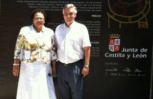 La embajadora de Haití junto al alcalde de Rioseco. :: L.S.