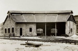 Muy envejecida. La placa giratoria de locomotoras.