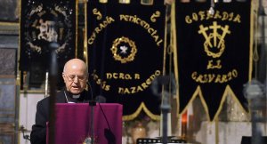 El arzobispo de Valladolid lee su pregón en la iglesia de las Dominicas Reales. :: FRAN JIMÉNEZ