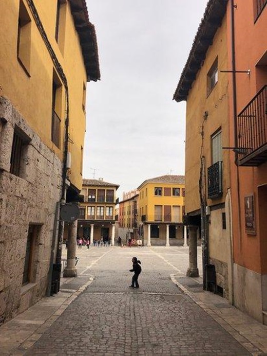 Irene Hernández. La Plaza Mayor de Tordesillas data del siglo XVI.