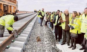 La ministra de Fomento, Ana Pastor, durante su visita a las obras el pasado lunes. / Fran Jiménez