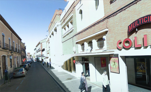 Antigua calle de Ávila, hoy calle de Simón Ruiz. A la derecha, antigua parroquia de San Facundo y San Primitivo, actualmente, año 2013, Multicines Coliseo. Al fonso Plaza Mayor de la Hispanidad.