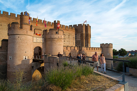 Acceso al castillo de la Mota, Medina del Campo | © Javier García Blanco