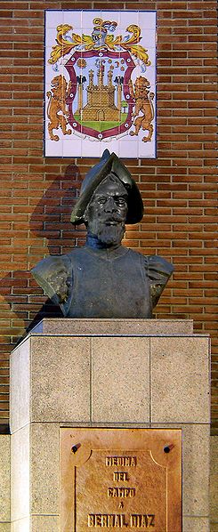 Monumento a Bernal Díaz del Castillo en Medina del Campo.