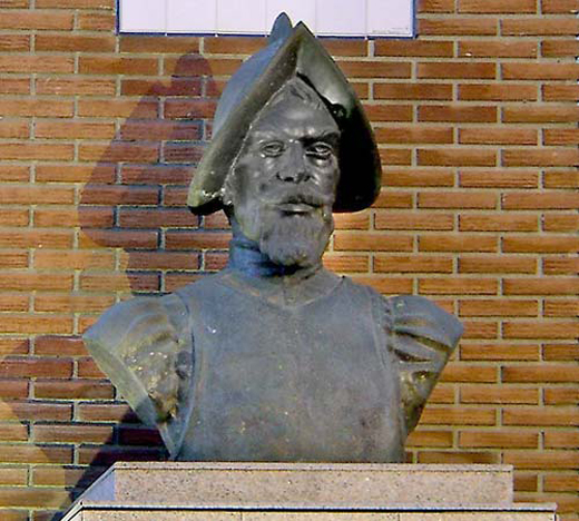 Monumento a Bernal Díaz del Castillo en Medina del Campo.