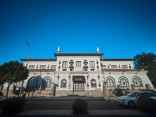 Antigua Escuelas Ferroviarias, hoy Sala Zeuz de Medina del Campo