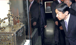 El principe Naruhito, durante la inauguración de la exposición, el pasado 13 de junio./ Efe