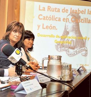 Óscar Herrera Pérez, Javier Ramírez, Teresa López y Raquel Antón López, en el castillo de la Mota. :: F. J.