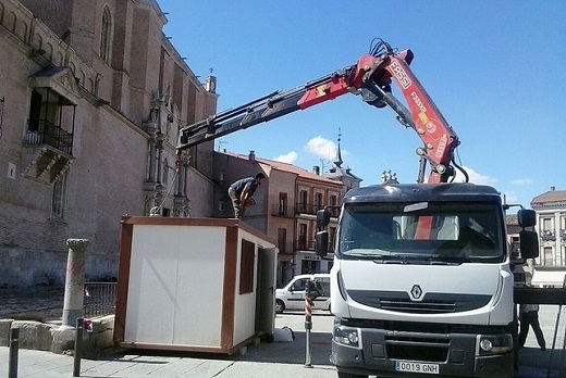 El Ayuntamiento ya ha comenzado los trabajos en la Plaza Mayor.