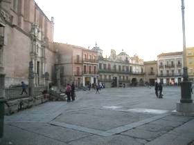 Zona institucional de la Plaza Mayor de la Hispanidad de Medina del Campo