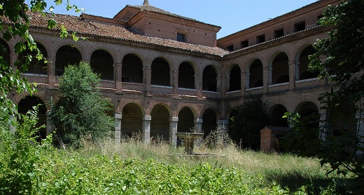 FOTOGALERÍA: Estado de abandono y ruina en el que se encuentra la ermita del hospital SimónRuiz. / FRAN JIMÉNEZ