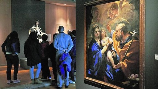 Los visitantes pueden disfrutar de un centenar de obras de arte expuestas en el Museo de las Ferias. /Fran Jiménez