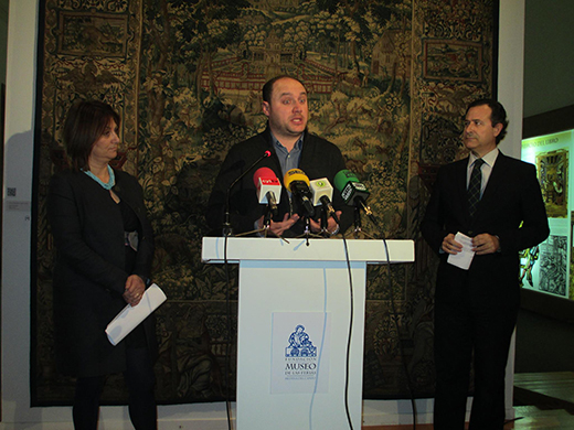 Alcaldesa de Medina del Campo, Teresa López Martín, Francisco Oreja, Prior de los carmelitas descalzos y Antonio Sánchez del Barrio, Director del Museo de las Ferias.