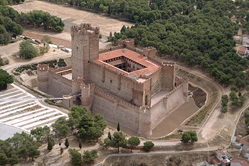 Visitas Teatralizadas a la Torre del Homenaje "Un alto en el camino" en el Castillo de la Mota. El precio es de 6,00€ por persona, siendo imprescindible realizar reserva previa llamando a los teléfonos 983 812 724 o 983 810 063.