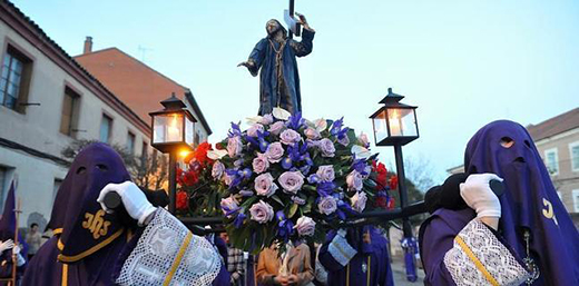 Procesion del traslado del nazareno del sabado en Medina del Campo./ F. Jiménez