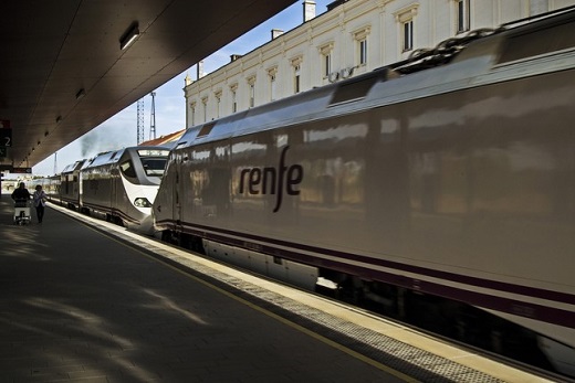 La estación de Zamora, en una foto de hace algo más de un mes con los trenes Alvia preparados en las vías. Ical