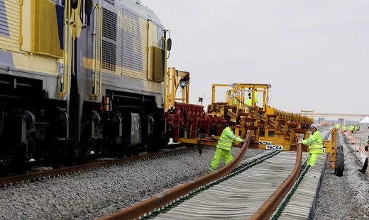 Obras del enlace ferroviario de Olmedo, que unirá la línea de alta velocidad Madrid-Segovia-Valladolid con las líneas de ancho convencional por Medina del Campo. RUBÉN CACHO-ICAL