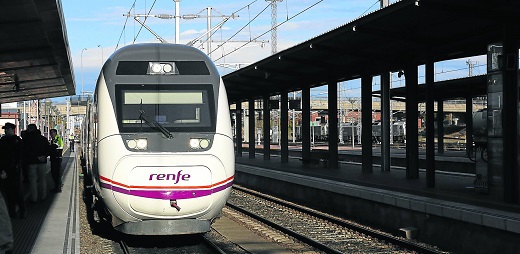 Uno de los nuevos trenes de alta velocidad que unirán Salamanca con Madrid el día que se realizó la prueba a finales de noviembre. / ICAL