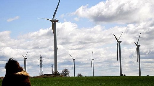 Aerogeneradores del parque eólico Las Traperas de Medina del Campo. / FRAN JIMÉNEZ