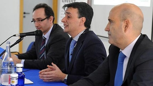 Enrique Maganto (derecha.), Jorge Morro y Carlos Dalmau, en las jornadas del Banco Sabadell en Medina del Campo. / FRAN JIMÉNEZ