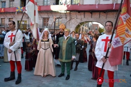 Desfile histórico en la Feria Imperiales y Comuneros.