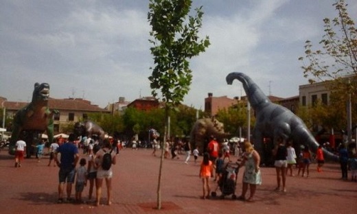 Dinosaurios en la Plaza Mayor de Medina del Campo. 