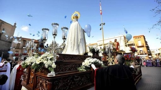 Procesión del Encuentro del Cristo Resucitado con la Virgen de la Alegria en la Plaza Mayor de Medina del Campo- FRAN JIMÉNEZ